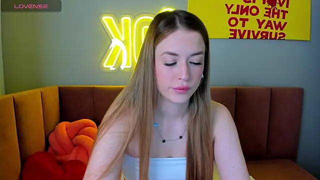 StacyWells online show from April 17, 1:30 am