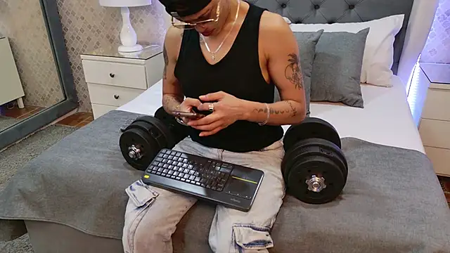 ZoeKrug online show from December 20, 7:18 pm