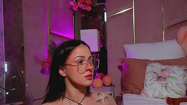 LucyLextonX online show from April 7, 2:57 am