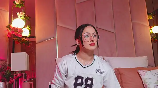 LucyLextonX online show from March 16, 7:18 pm