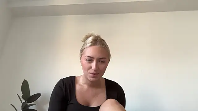 Kitty Swetty online show from October 3, 12:32 pm