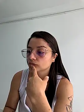 Coralinne   online show from April 11, 3:37 pm