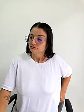 Coralinne   online show from April 4, 3:44 pm