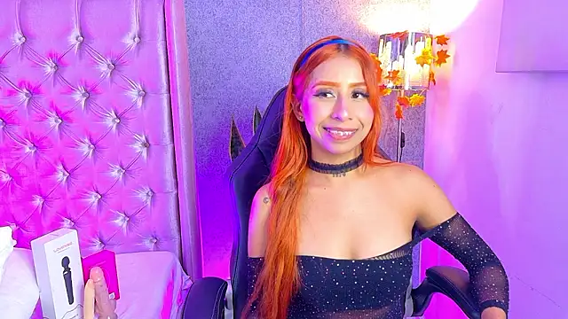 laila stilwiills online show from February 18, 5:06 am