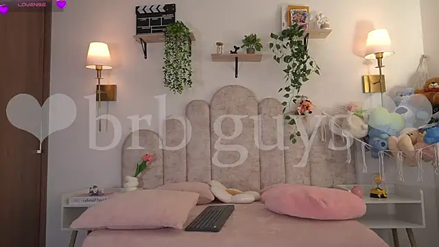 violeth     online show from March 27, 1:01 pm