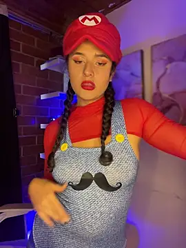 Dannaa Lovs online show from October 31, 8:02 pm