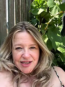 SuzieSub online show from May 28, 1:31 pm