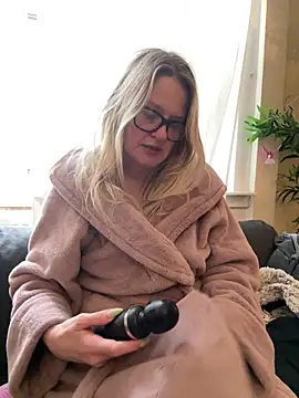 SuzieSub online show from May 14, 7:47 am
