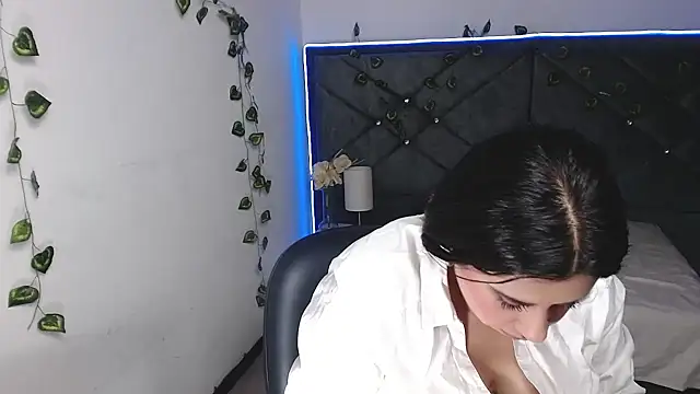 Julieta curvy69 online show from February 23, 12:26 pm