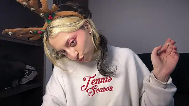 MiaBunnie online show from December 19, 7:39 pm