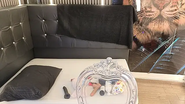 Witch Scarlet online show from March 7, 1:45 am