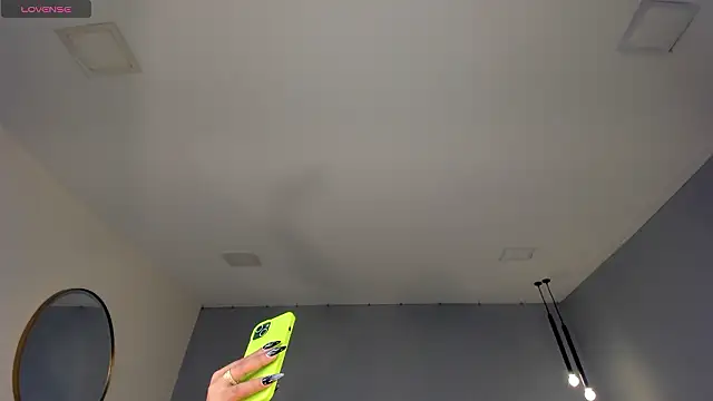 LeahLombardi  online show from March 15, 3:52 am