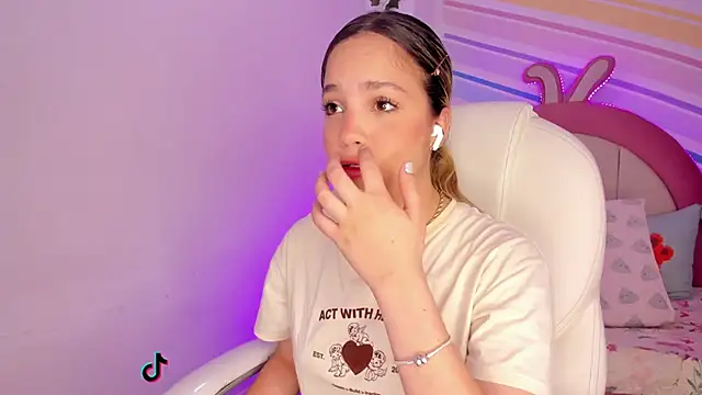 jana parissi online show from December 20, 9:30 pm