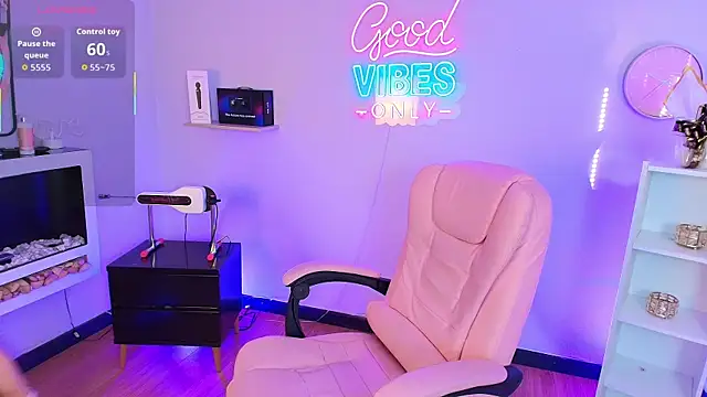 Alice Vixen online show from December 1, 12:30 pm