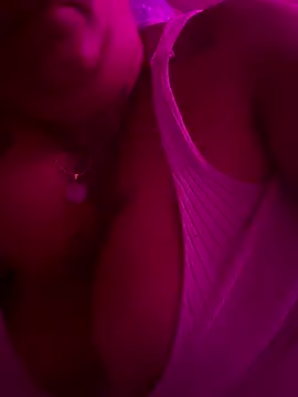 valen1891 online show from January 8, 8:29 am