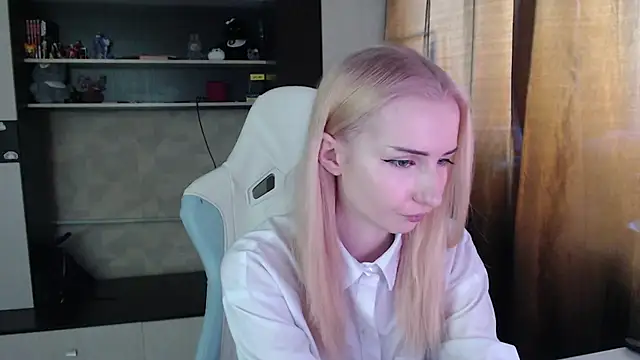 Cutti Crystal online show from April 2, 1:58 am