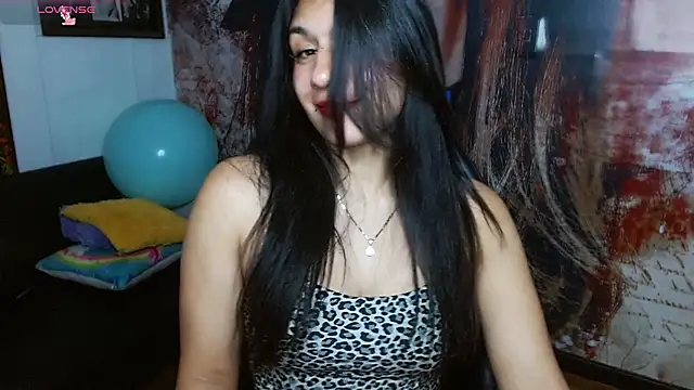 gigi gilt  online show from June 5, 9:54 pm