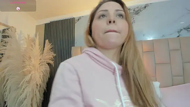 cloesummerr  online show from March 27, 1:56 pm