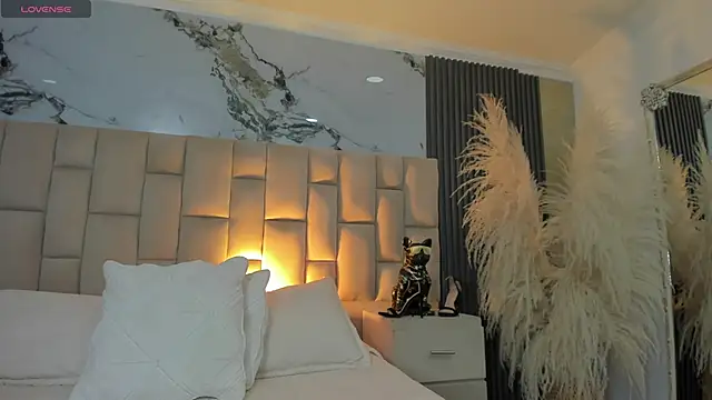 cloesummerr  online show from April 7, 1:46 pm