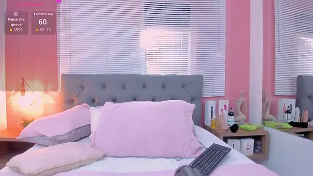 01 ashley online show from March 7, 1:18 pm