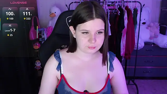 AmyVibess online show from April 4, 8:18 pm