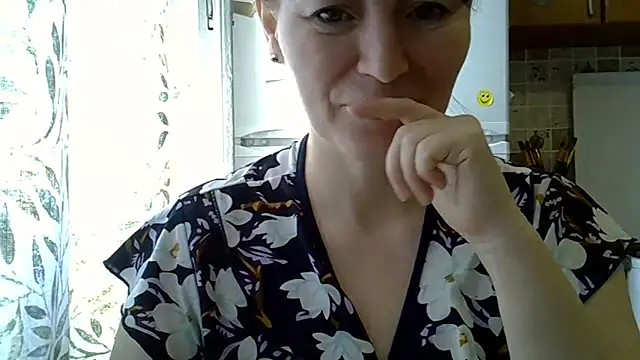 Krystal 82 online show from April 11, 7:45 am