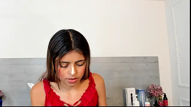 sunnyWhitee online show from March 27, 7:25 pm