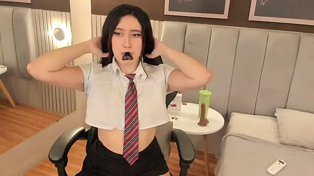 Skyyle  online show from April 16, 1:11 pm