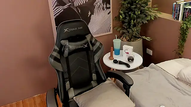 Skyyle  online show from February 18, 1:43 pm