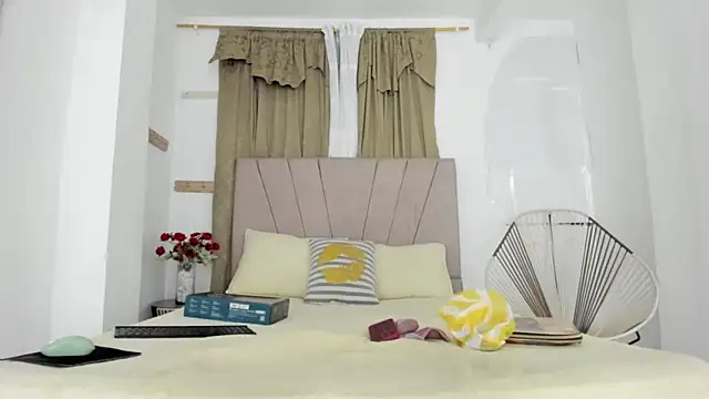 Lady miss    online show from September 25, 1:10 pm