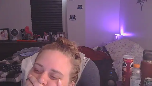 Sexyblonde12344 online show from September 16, 6:38 pm