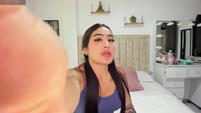 Snapshot of EmiilyEvans_ chatting on September 19, 10:09 pm EmiilyEvans online show from September 19, 10:09 pm
