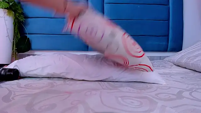 MaiaaCandy online show from February 4, 9:51 pm