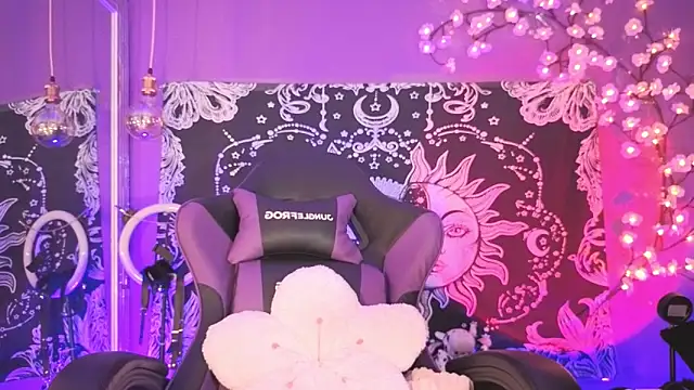 Gaia Gatex online show from February 9, 12:40 pm