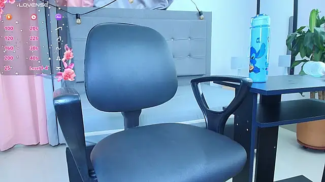 Snapshot of saray_reese chatting on September 18, 12:26 pm saray reese online show from September 18, 12:26 pm