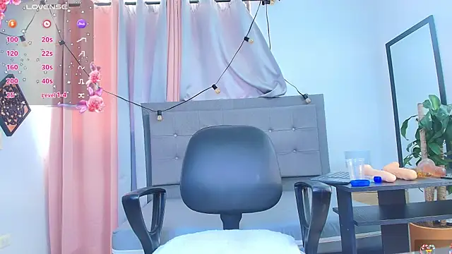 Snapshot of saray_reese chatting on September 9, 3:12 pm saray reese online show from September 9, 3:12 pm