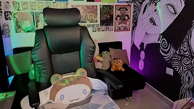 Yuhwan  online show from February 18, 11:59 pm