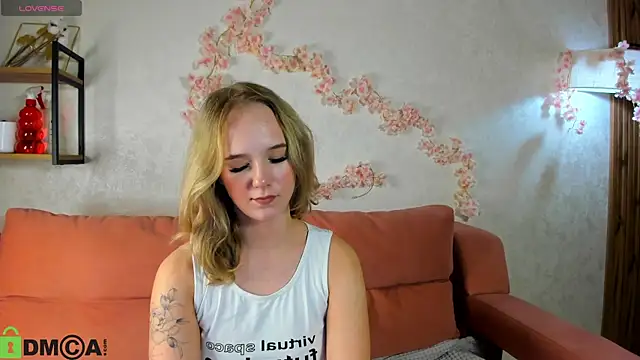 Casey Sweeet online show from September 24, 8:35 am