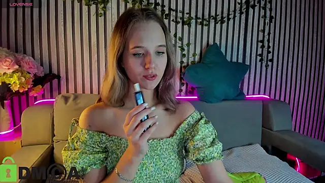 Casey Sweeet online show from December 15, 9:14 am