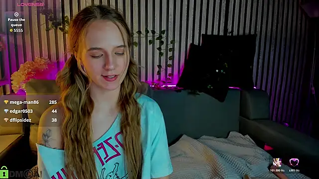 Casey Sweeet online show from February 24, 5:33 pm