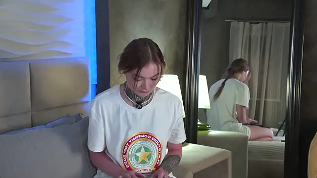 AriWild online show from March 26, 5:09 am