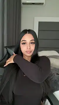 LilMisIndianx online show from April 12, 1:03 pm