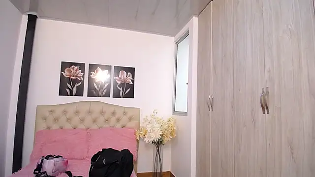 pinky f00x online show from April 5, 7:35 pm