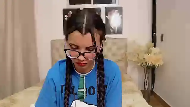 Snapshot of pinky_f00x chatting on September 11, 1:17 am pinky f00x online show from September 11, 1:17 am