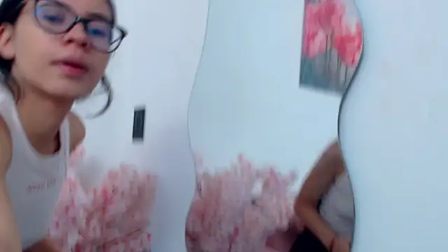 pinky f00x online show from March 23, 7:09 pm