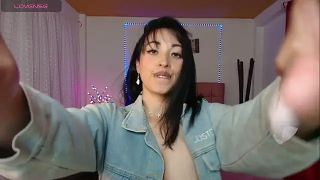 hannagomez 24 online show from June 1, 7:37 pm