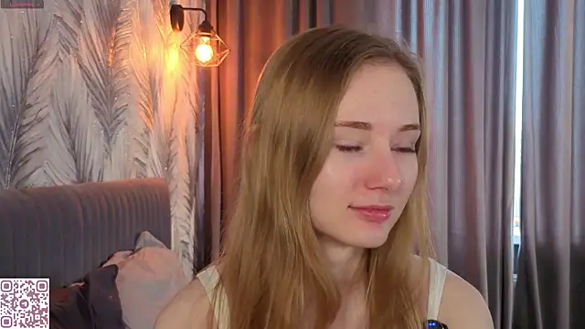 ElvinaRose online show from April 9, 5:32 am