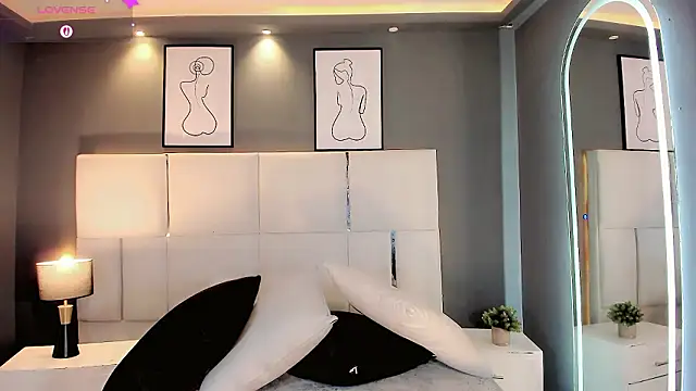 LiaFernandaa online show from February 21, 1:45 pm