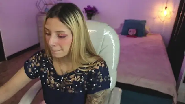 Jennaa Cooper online show from November 17, 7:03 pm