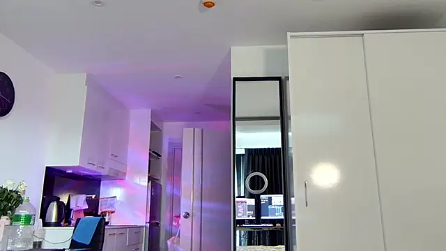 franzeva online show from April 15, 9:43 am